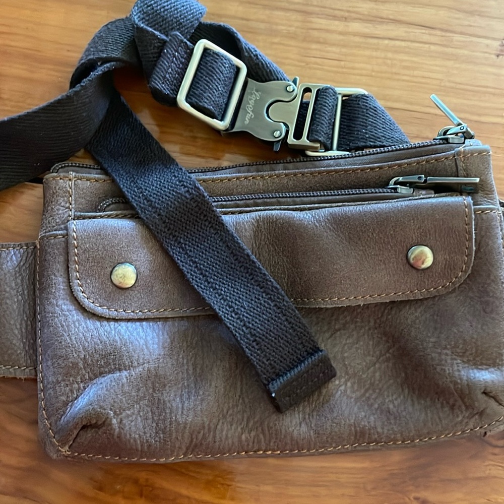 Loyofun Unisex Brown Genuine Leather Waist Bag/Messenger/Fanny Pack.